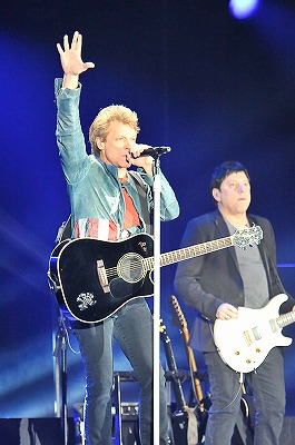 s-12_4 BON JOVI LIVE.jpg