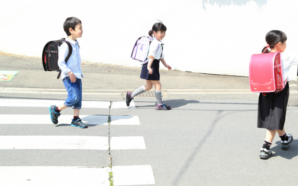 子どもが「青信号でも交通事故に巻き込まれる」理由とは…5月は小学1年生の事故が増加