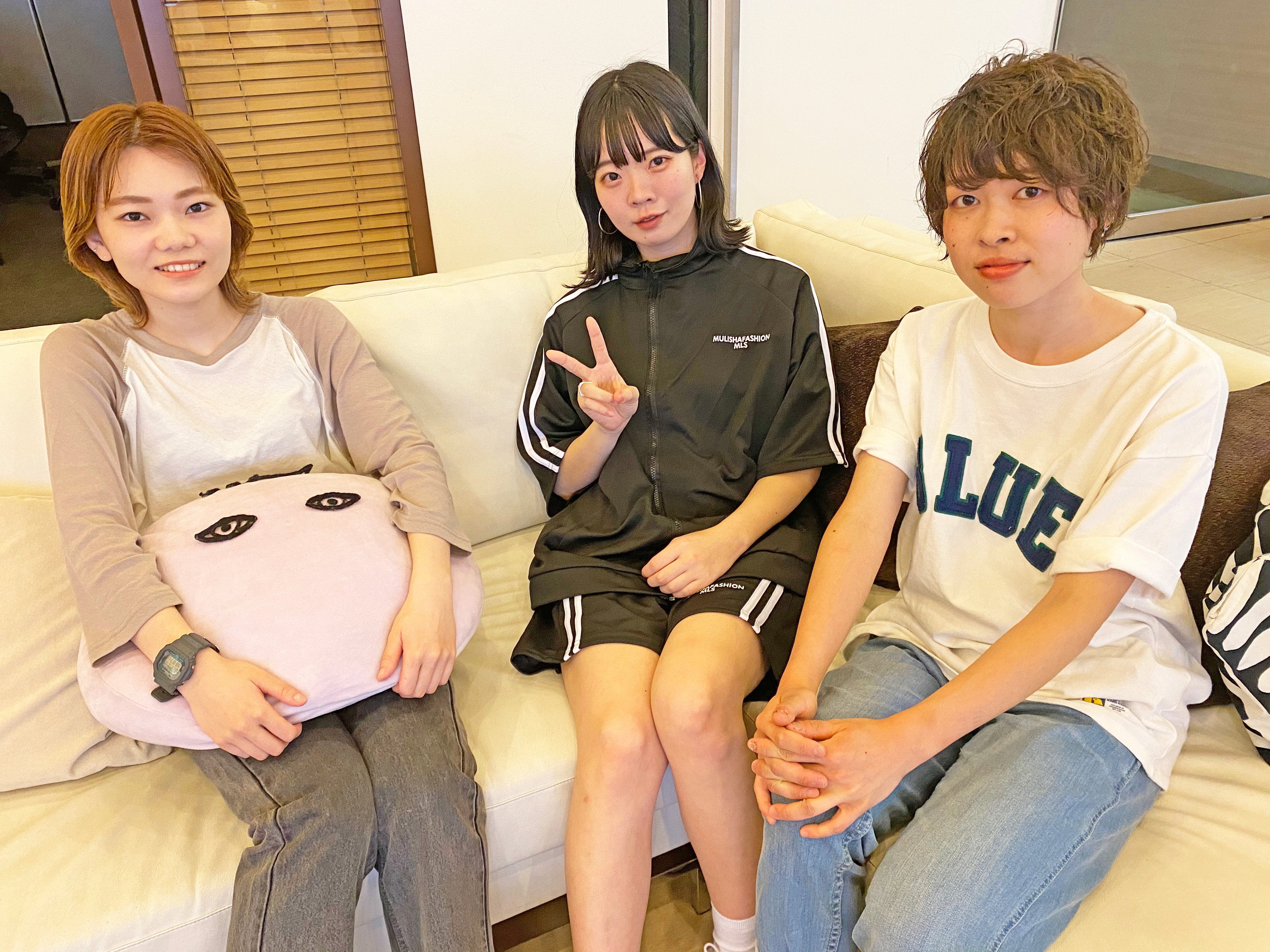 https://www.j-wave.co.jp/blog/spark/images/0608_SHISHAMO.jpg