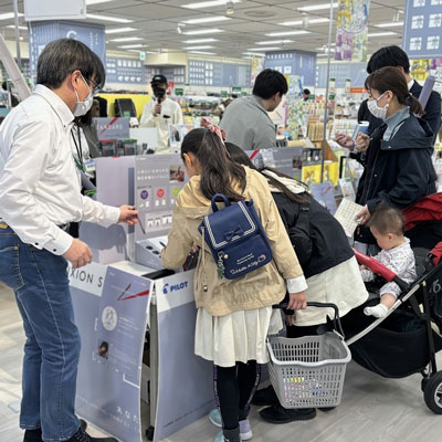 写真：フリクション販売ガチンコ対決