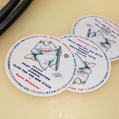 写真：光宗薫さんデザイン番組オリジナルステッカー