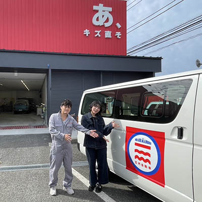 写真：池内自動車 藤沢店、かわにしなつ