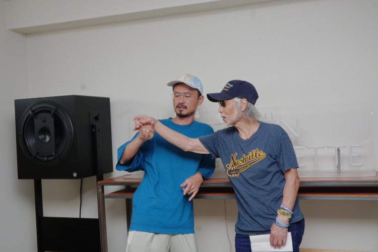 CITROËN FOURGONNETTE : J-WAVE 81.3 FM RADIO