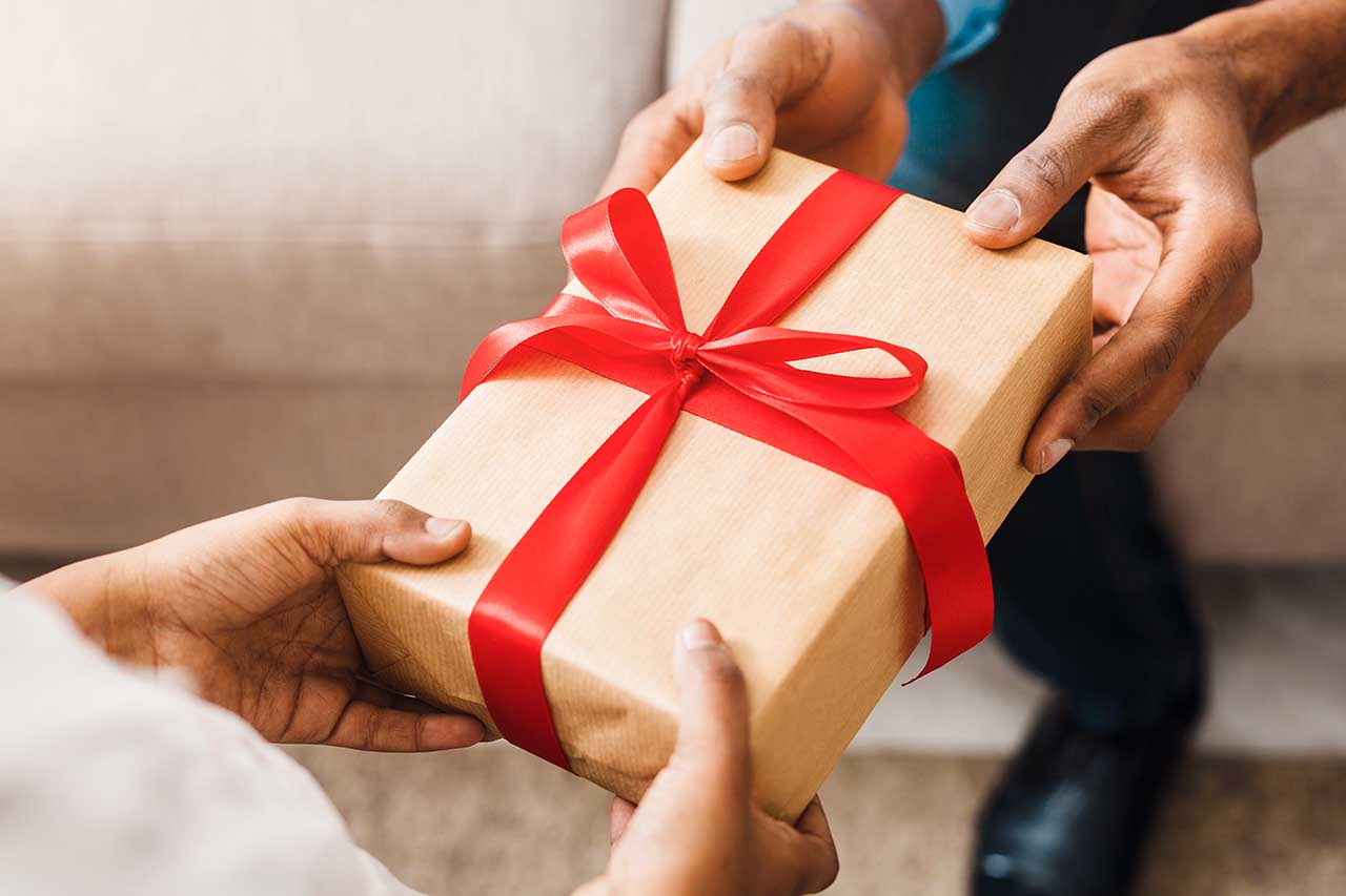 今週はナビゲーターがオフィスにプレゼントをデリバリー