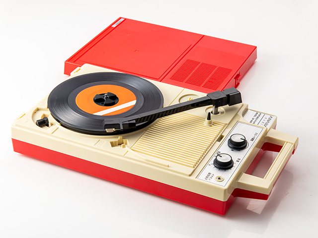 Photo: ポータブルレコードプレイヤー