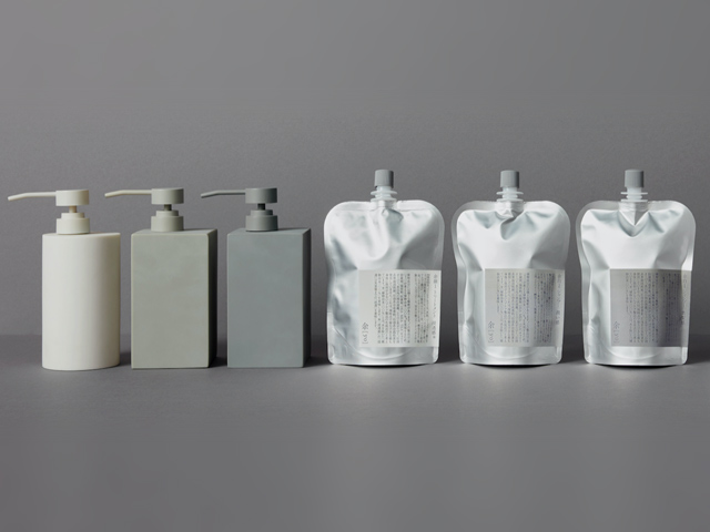 Photo: 余のシャンプー＆トリートメントと詰め替え用ボトル2種