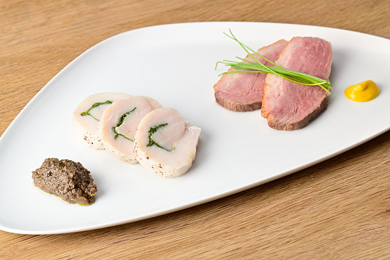 出汁醤油炊き鴨ロースと鳥ムネ肉のハム